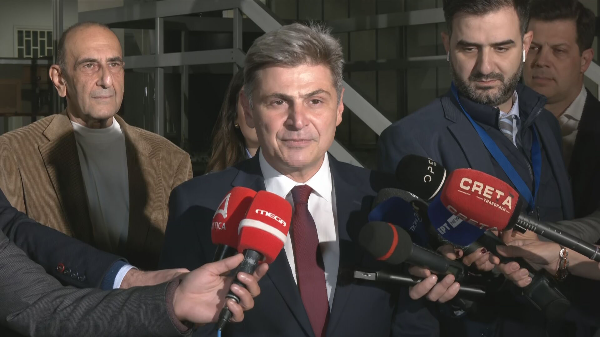 Ν. Φαραντούρης προσερχόμενος στην ΕΡΤ για το debate του ΣΥΡΙΖΑ: Το παρελθόν πλήγωσε, το μέλλον πρέπει να εμπνεύσει