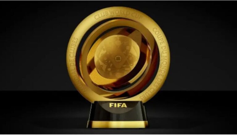 FIFA: Εντυπωσιακό το τρόπαιο του νεοσύστατου Παγκοσμίου Κυπέλλου Συλλόγων στα αποκαλυπτήρια (video)