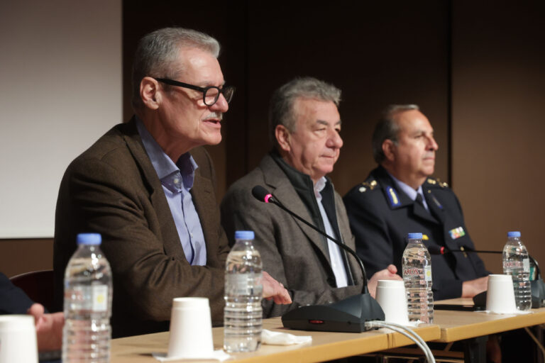Στ. Αρναουτάκης: Πρέπει να διατεθούν οι απαραίτητοι πόροι για την αντιμετώπιση των φαινομένων της κλιματικής αλλαγής (video)
