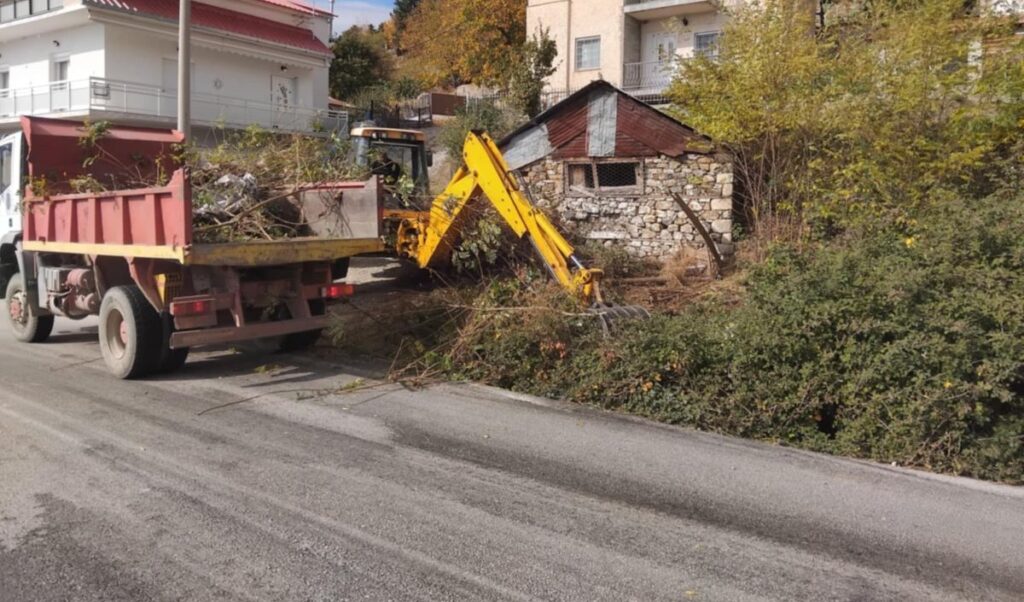 Καθαρίζονται ρέματα στην Τρυγώνα του Δήμου Μετεώρων
