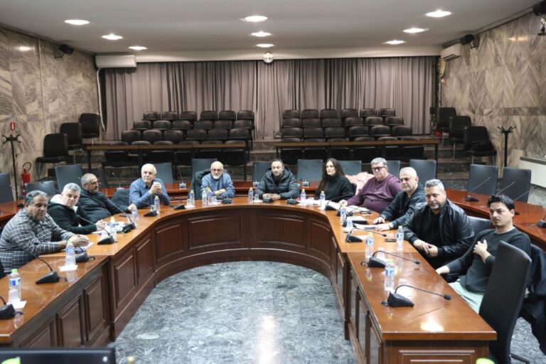 Σύσκεψη για το τεχνικό πρόγραμμα του 2025 στον Δήμο Λαρισαίων