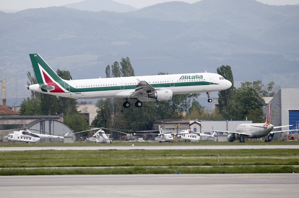 Iταλία: Η Alitalia θα απολύσει πάνω από 2.000 εναπομείναντες εργαζομένους – «Σύννεφα» στη συγχώνευση της ITA Airways με τη Lufthansa