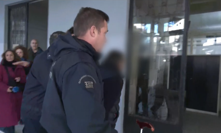 Έδεσσα: Άρχισε η δίκη για την 41χρονη έγκυο που η σορός της βρέθηκε σε μπαούλο στη Χαλκιδική- Ένταση κατά την προσαγωγή δραστών