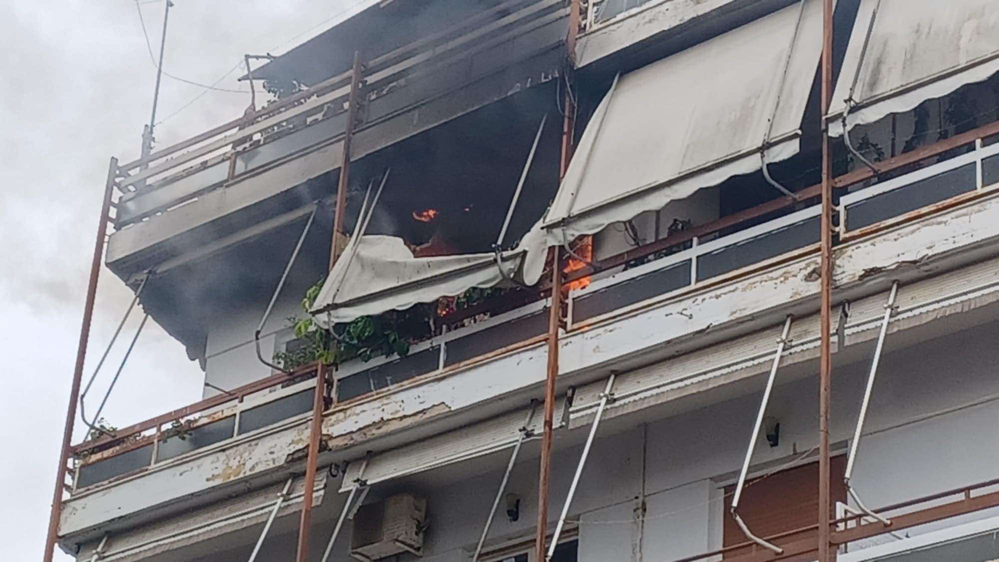 Καλαμάτα: Φωτιά κατέστρεψε ολοσχερώς διαμέρισμα – 4 άτομα στο Νοσοκομείο