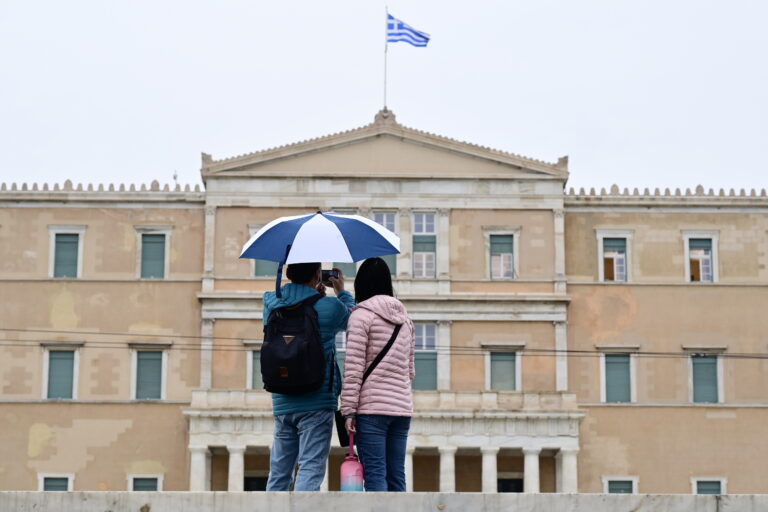 Καιρός: Βροχές και ισχυρές καταιγίδες στο μεγαλύτερο μέρος της χώρας – Έντονα φαινόμενα και στην Αττική