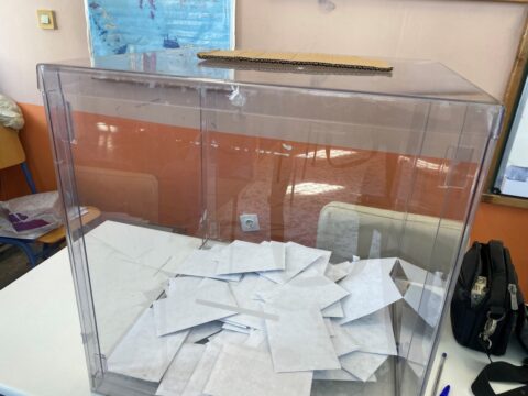 Απέραντη χωματερή σε περιοχή δίπλα στην Εγνατία Οδό μολύνει την κοίτη του Γαλλικού ποταμού