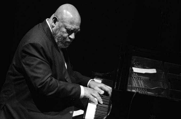 Ο θρυλικός πιανίστας Kenny Barron έρχεται στο Θέατρο Παλλάς