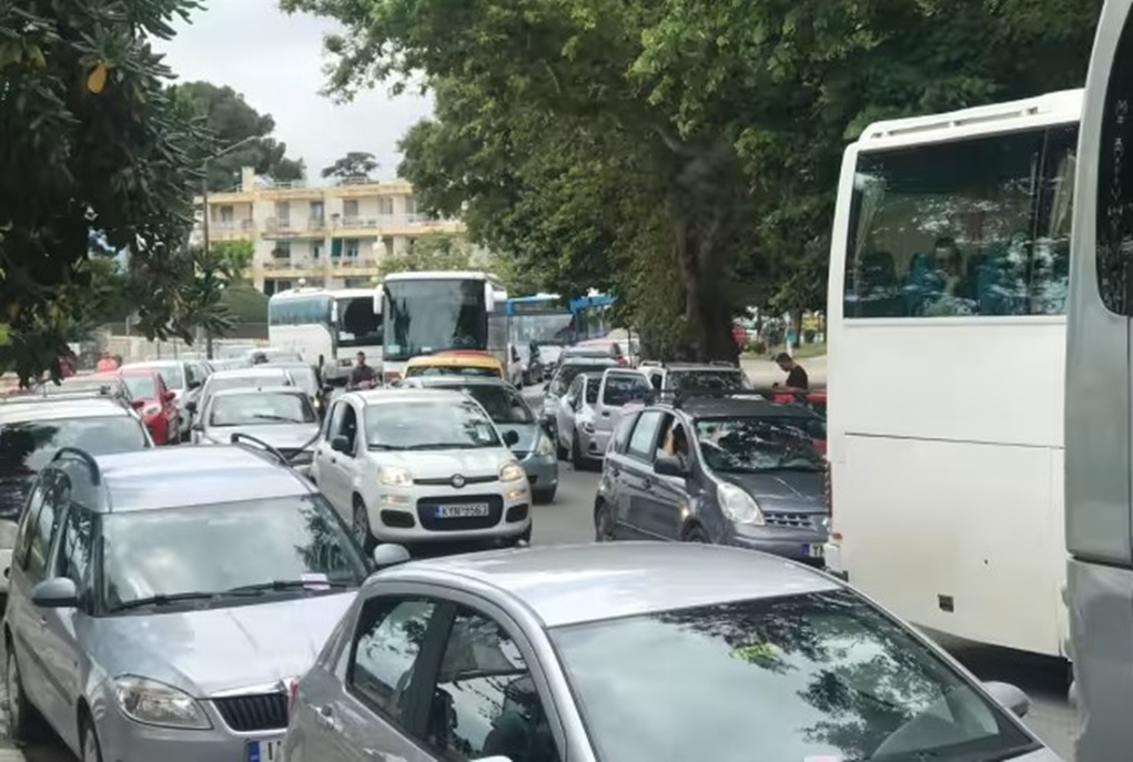 Τροχαίο στη Λ. Κηφισίας – Δυσχέρεια στην κυκλοφορία των οχημάτων στο ρεύμα της ανόδου, από το ύψος Καποδιστρίου