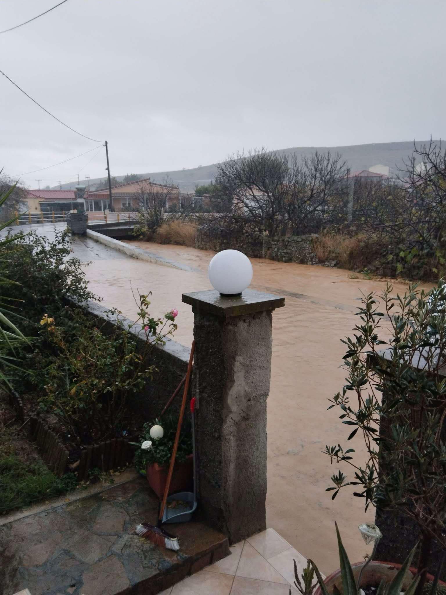 Απαγόρευση κυκλοφορίας οχημάτων στο οδικό δίκτυο της Λήμνου λόγω ζημιών και κινδύνου από καιρικά φαινόμενα