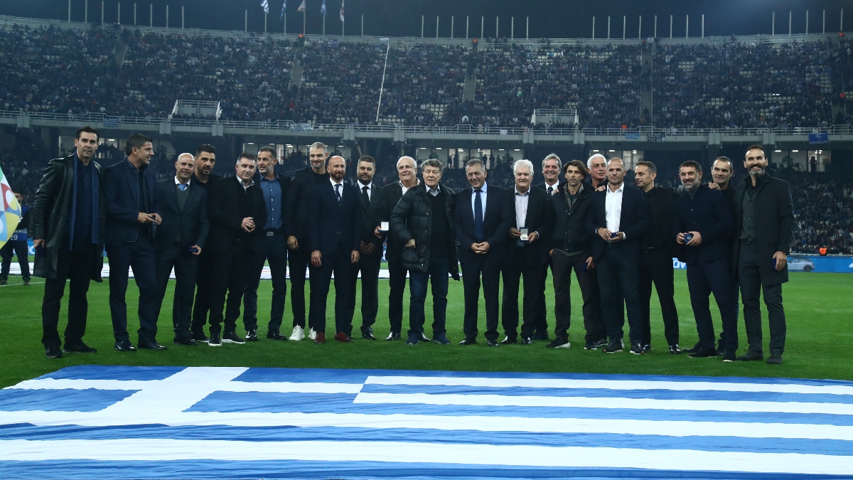 Αποθεώθηκαν και βραβεύτηκαν οι Legends του 2004 και ο Ρεχάγκελ στο ΟΑΚΑ