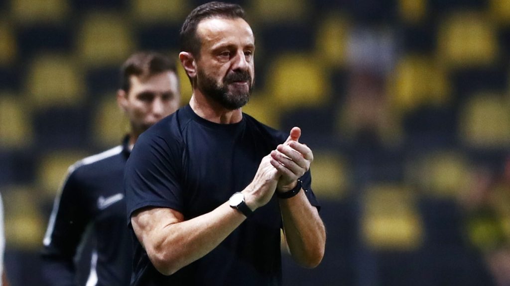 Μάντζιος: «Αξίζουμε να είμαστε στην κορυφή βάσει της εικόνας μας, συγχαρητήρια στον Παναιτωλικό για την πορεία του»