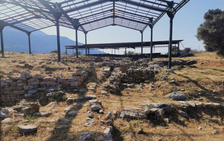 Τοποθέτηση συστήματος πυροπροστασίας σε μινωικό ανακτορικό κέντρο της Κρήτης, κοντά στη Φαιστό