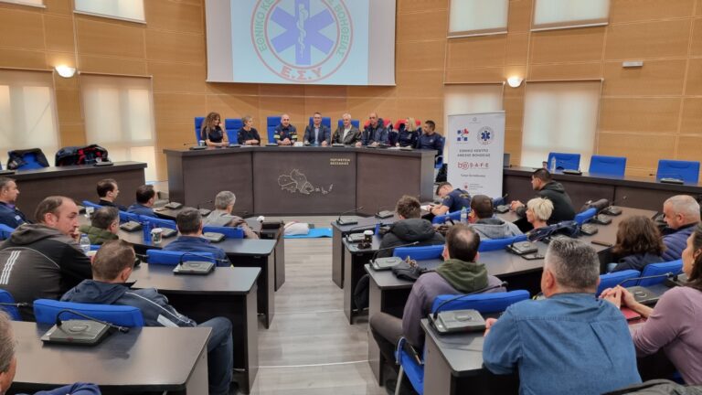Εκπαίδευση του προσωπικού της Περιφέρειας Θεσσαλίας στη χρήση απινιδωτή