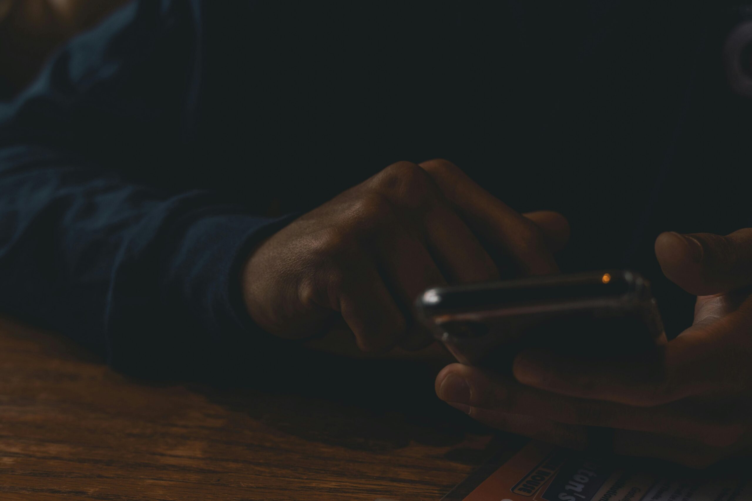 ΗΠΑ: Το FBI και το Υπ. Δικαιοσύνης ερευνούν τη μαζική αποστολή ρατσιστικών μηνυμάτων, ακόμα και σε παιδιά, την επομένη των εκλογών