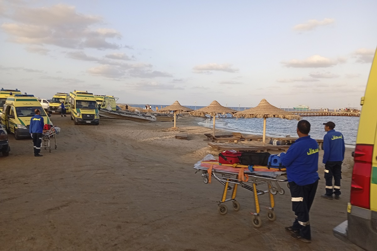 Βύθιση τουριστικού σκάφους στην Ερυθρά θάλασσα: Στους 16 αυξήθηκαν οι αγνοούμενοι – 28 οι διασωθέντες