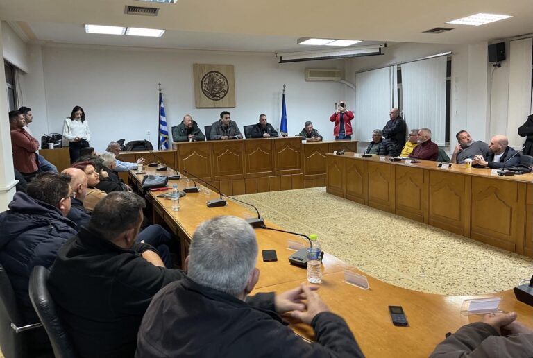 Συλλαλητήριο σεισμόπληκτων στη Δ/νση Αντιμετώπισης Φυσικών Καταστροφών