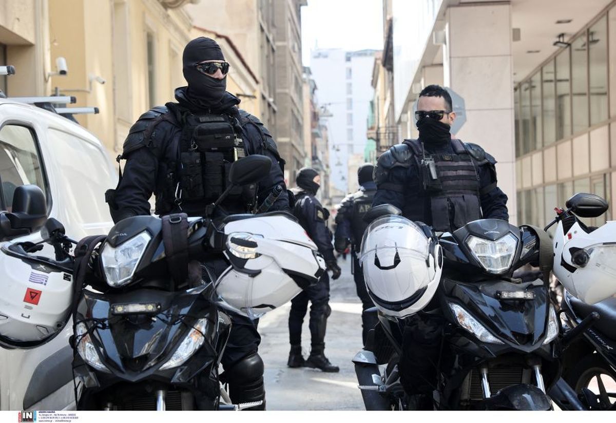 Θεσσαλονίκη: Συνελήφθησαν τέσσερα άτομα για απόπειρα κλοπής από ηλικιωμένους – Παρίσταναν τους υπαλλήλους της ΔΕΗ