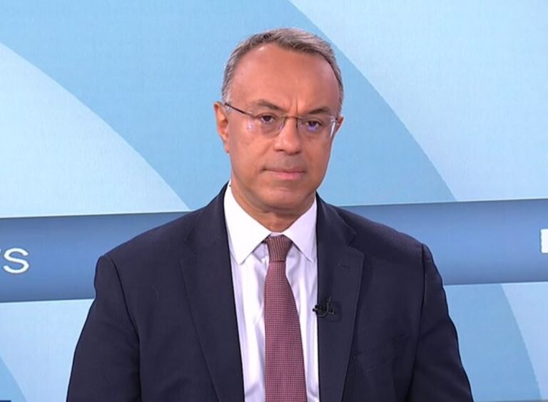 Χρ. Σταϊκούρας στο EΡΤnews: Από την «μπροστινή πόρτα»… φεύγει η εισιτηριοδιαφυγή – Αποδίδει το πιλοτικό μέτρο σε συνδυασμό με την αύξηση των ελεγκτών