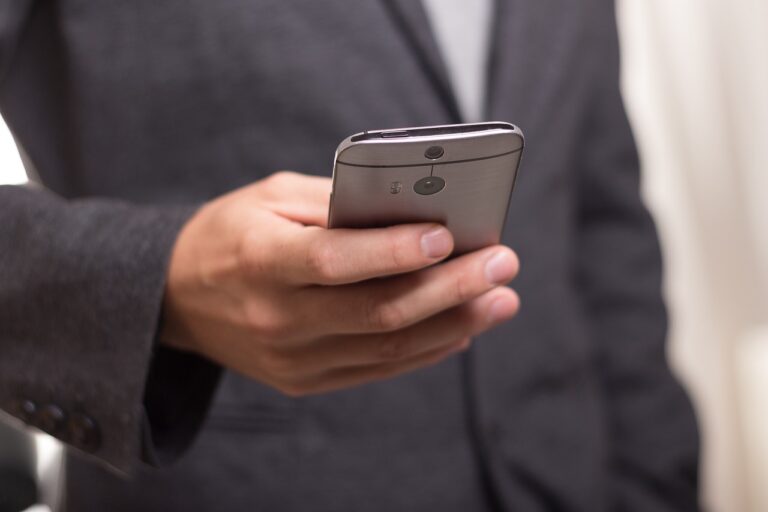 Πυροβόλα όπλα: Με SMS ή email θα υπενθυμίζεται στους κατόχους να ανανεώσουν την άδειά τους