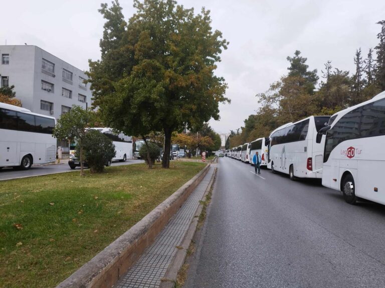 Θεσσαλονίκη: Χιλιάδες Τούρκοι επισκέπτες στο Τουρκικό Προξενείο για την επέτειο θανάτου του Κεμάλ Ατατούρκ