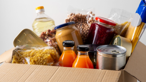 Μαρινέλλα: Στη Μητρόπολη Αθηνών η σορός της – Πλήθος κόσμου στο τελευταίο αντίο, στις 14:00 η κηδεία