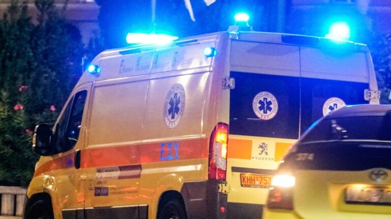Θανατηφόρο τροχαίο στην Αγία Παρασκευή: Παρασύρθηκε από μηχανή πεζός που είχε βγάλει βόλτα τον σκύλο του