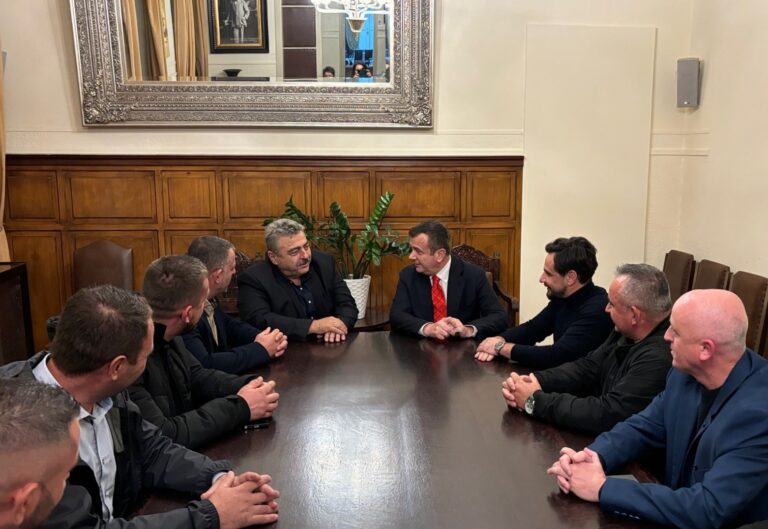 Εθιμοτυπική επίσκεψη του υπουργού Διασποράς της Αλβανίας στην Αντιπεριφέρεια Χανίων