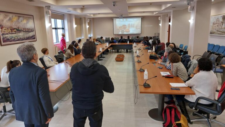 Αλεξανδρούπολη: Μαθητές από Γαλλία, Τουρκία, Πορτογαλία ενημερώθηκαν για τη λειτουργία και τον ρόλο του Δημοτικού Συμβουλίου