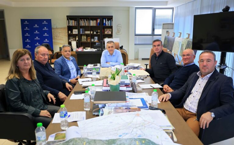 Στοχευμένη στήριξη από την Περιφέρεια Θεσσαλίας στην αμπελοκαλλιέργεια του Τυρνάβου