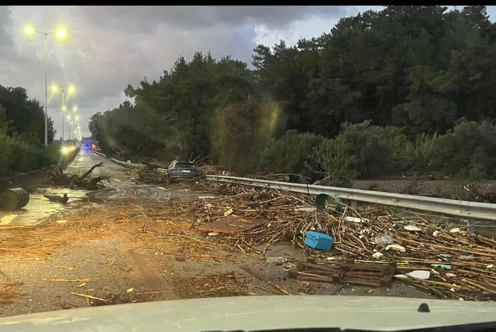 Τεράστια προβλήματα προκάλεσε η «Bora» στη Ρόδο