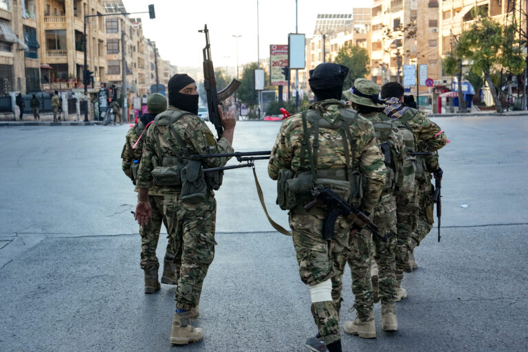 Συρία: Νέες εστίες ανάφλεξης – Οι τζιχαντιστές κατέλαβαν το Χαλέπι