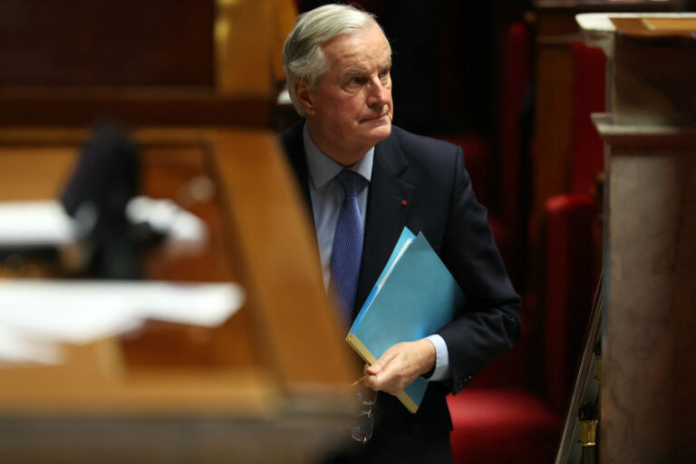 Γαλλία: Υπερψηφίστηκε η πρόταση μομφής, καταρρέει η κυβέρνηση Μπαρνιέ – Οι πιθανοί διάδοχοί του