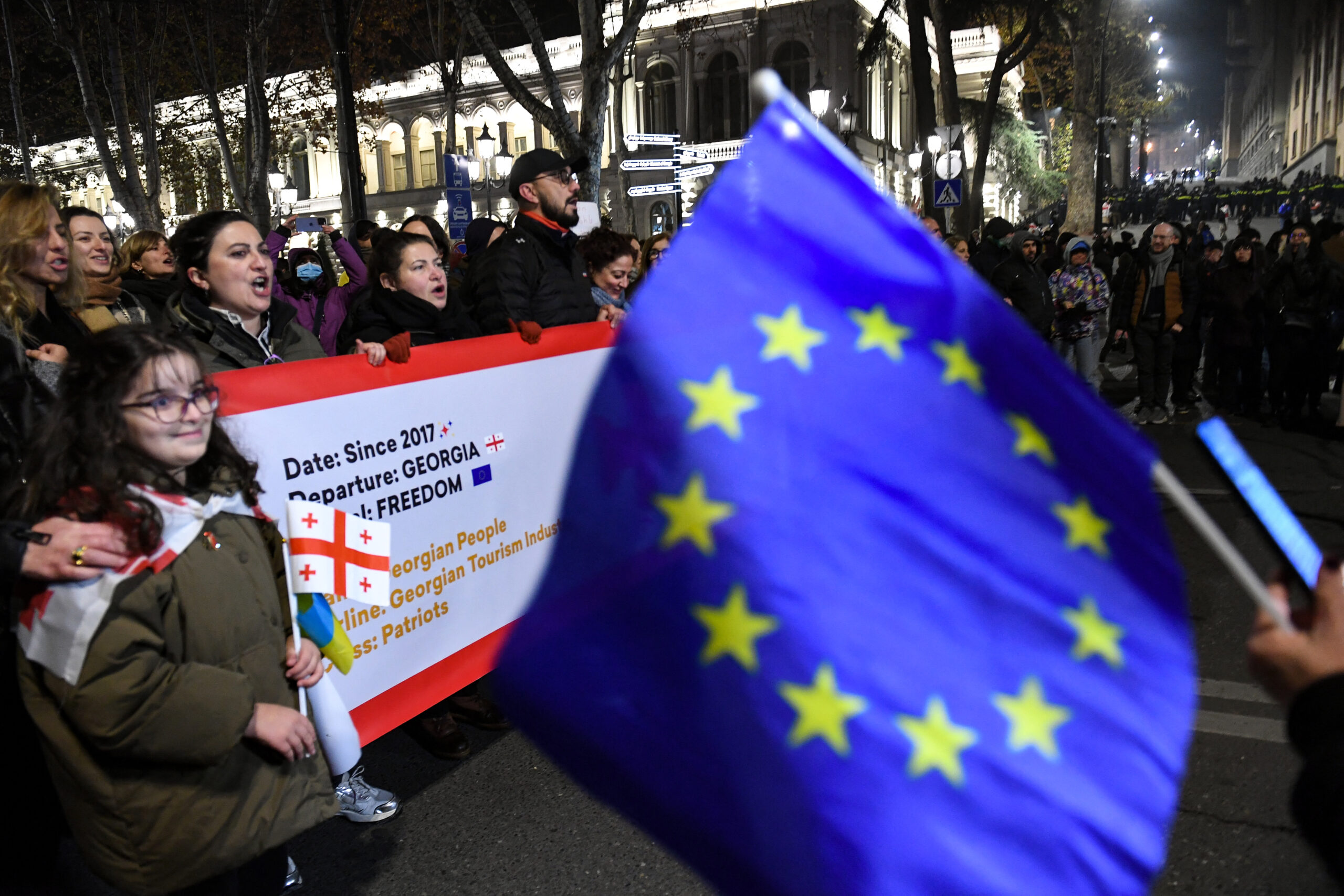 Γεωργία: Υπό κράτηση δύο ηγέτες της αντιπολίτευσης – Συνεχίζονται οι διαμαρτυρίες