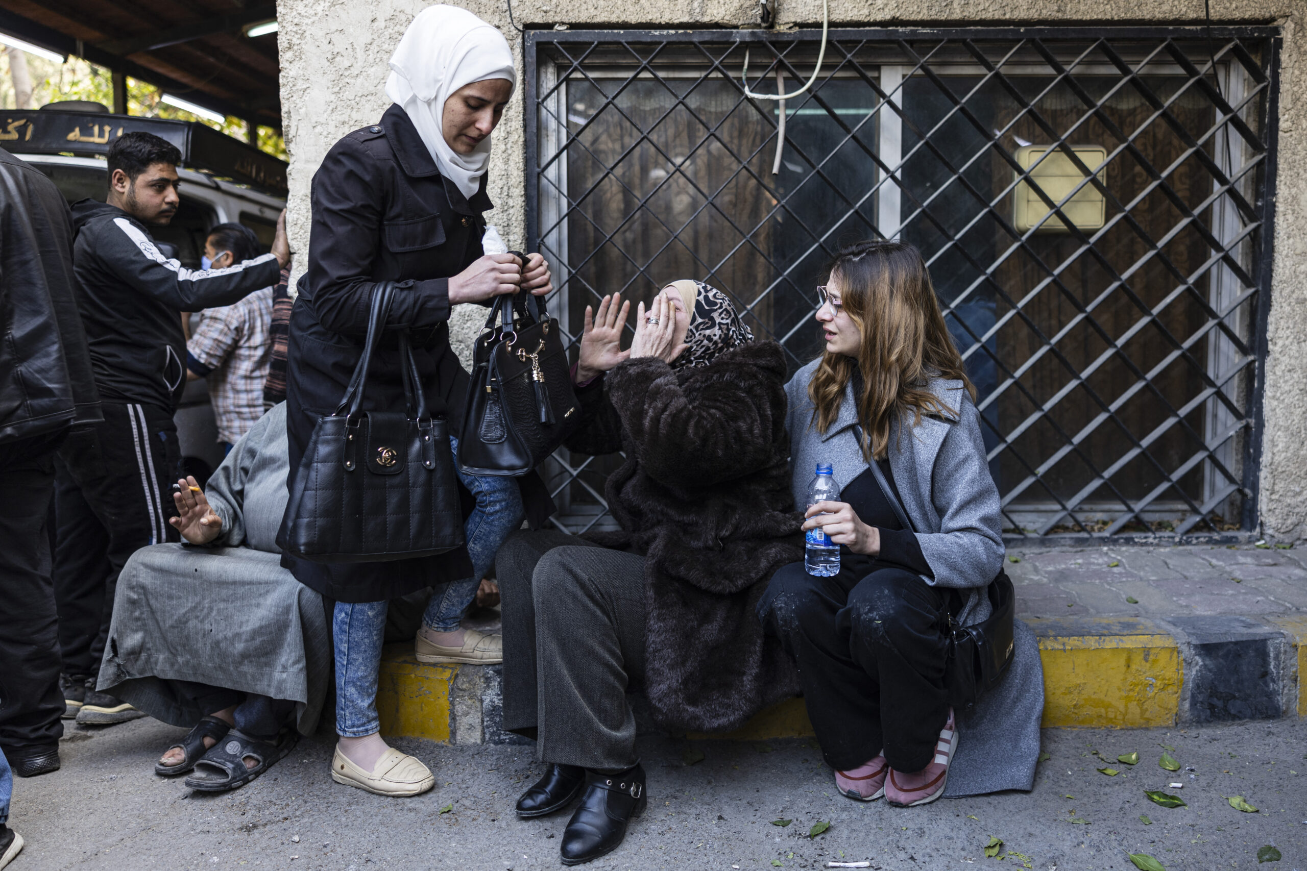 Επιστρέφουν χιλιάδες πρόσφυγες στη Συρία – Σιίτες και Αλεβίτες φεύγουν φοβούμενοι τους τζιχαντιστές