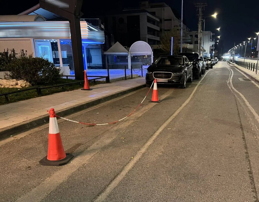 Εντατικοί έλεγχοι της Τροχαίας: 16 συλλήψεις για παράνομη παροχή στάθμευσης – Δείτε βίντεο και φωτογραφίες