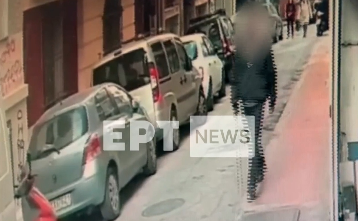 Εξάρχεια – Επίθεση σε 29χρονη: Η στιγμή που διαφεύγει ο δράστης, βίντεο ντοκουμέντο