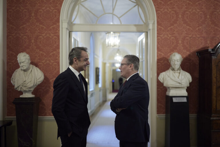 Η «δέσμευση» Στάρμερ για τα Γλυπτά κατά τη συνάντηση με Μητσοτάκη – Τι συζητήθηκε