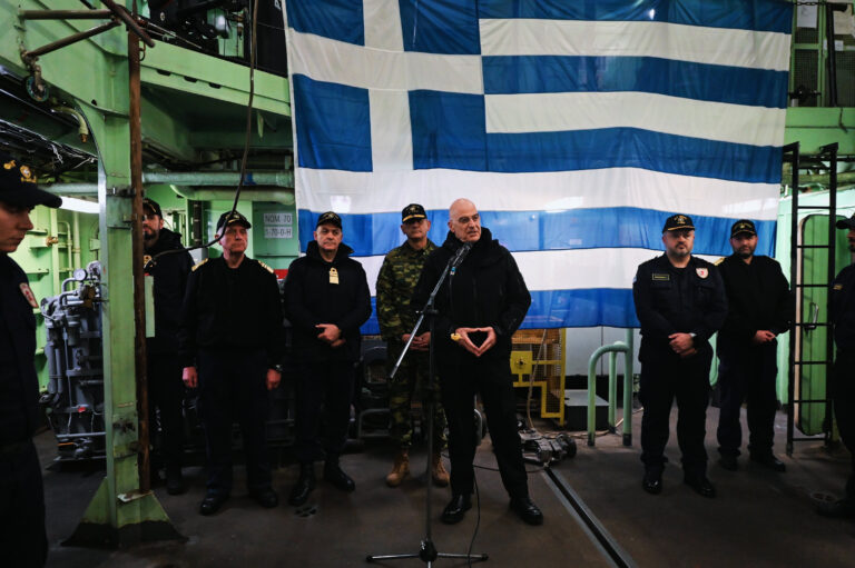 Επίσκεψη Ν. Δένδια εν πλω στη φρεγάτα «Ψαρά»