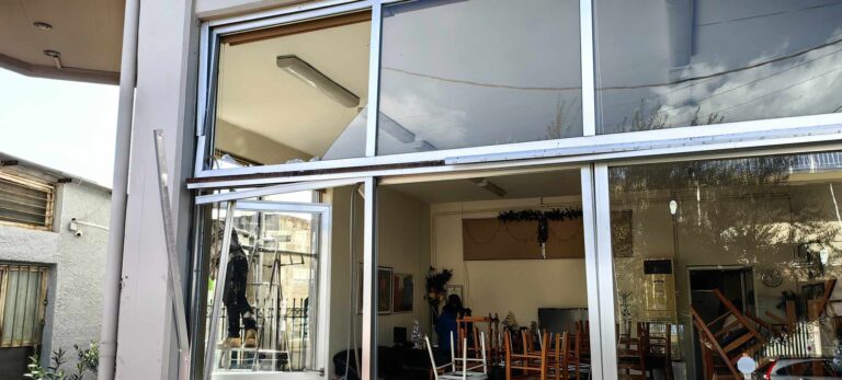 Η στιγμή της έκρηξης από γκαζάκι στο ΚΑΠΗ Βραχατίου Κορινθίας – Σώθηκαν από θαύμα οι παρευρισκόμενοι