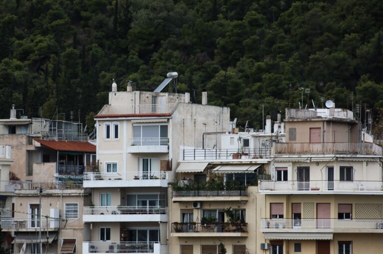 «Εξοικονομώ 2025» και «Αλλάζω Σύστημα Θέρμανσης και Θερμοσίφωνα»: Από το νέο έτος οι αιτήσεις – Κριτήρια και δικαιούχοι