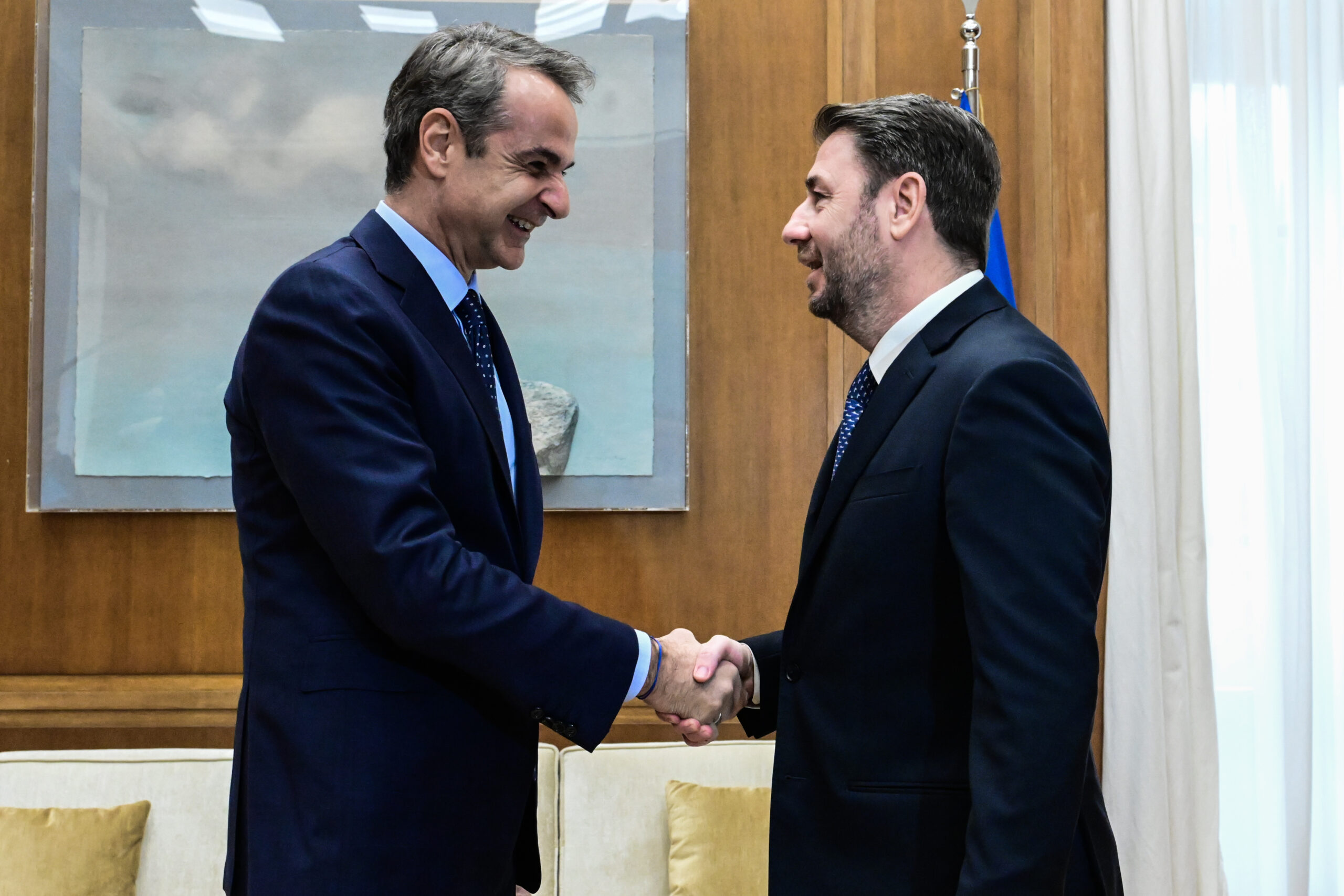Συνάντηση Μητσοτάκη – Ανδρουλάκη: Για θετικό πρόσημο στη συνάντηση κάνει λόγο η κυβέρνηση – «Μια παραγωγική συζήτηση», λέει το ΠΑΣΟΚ Συνάντηση Μητσοτάκη – Ανδρουλάκη: Για θετικό πρόσημο στη συνάντηση κάνει λόγο η κυβέρνηση – «Μια παραγωγική συζήτηση», λέει το ΠΑΣΟΚ