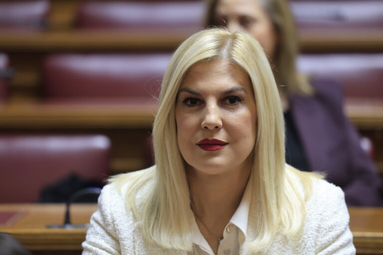Ανεξαρτητοποιήθηκε η Ράνια Θρασκιά: Έπρεπε να πάρω ξεκάθαρη θέση – ΣΥΡΙΖΑ: Η απόφαση της φαίνεται ότι ήταν ειλημμένη