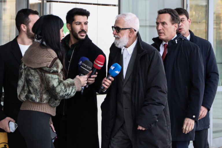 Δίκη Π. Φιλιππίδη: Στο βήμα η πρώτη παθούσα – Έντονες αντιδράσεις από την πλευρά των θυμάτων για τις ερωτήσεις και τα σχόλια του εισαγγελέα