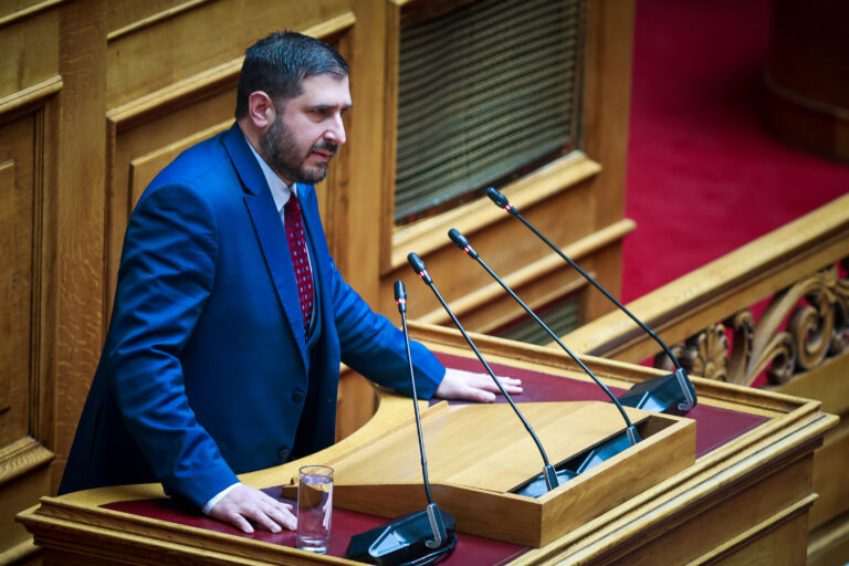 Βουλή – Προϋπολογισμός: Υπερψηφίζει ο ανεξάρτητος βουλευτής Χ. Κατσιβαρδάς