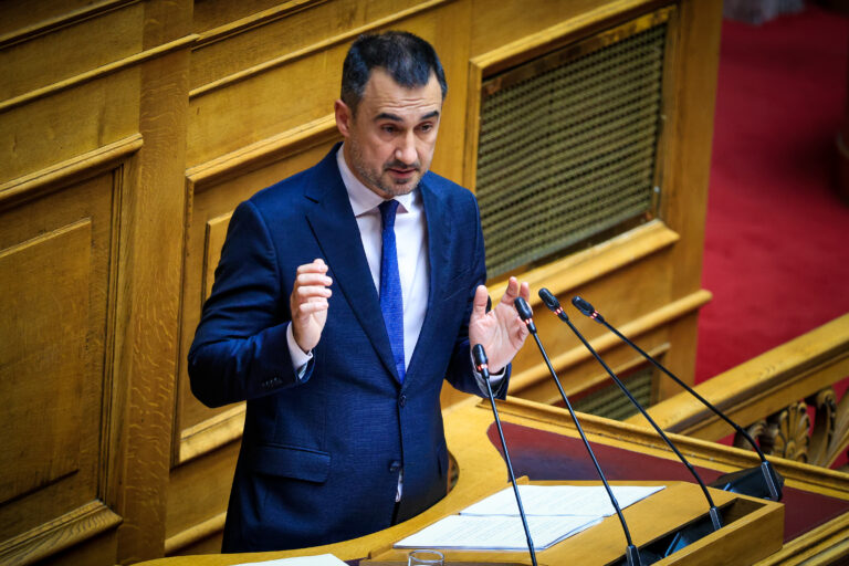 Α. Χαρίτσης: Οργανωμένο και επιθετικό πλιάτσικο στις ζωές των πολιτών από την κυβέρνηση