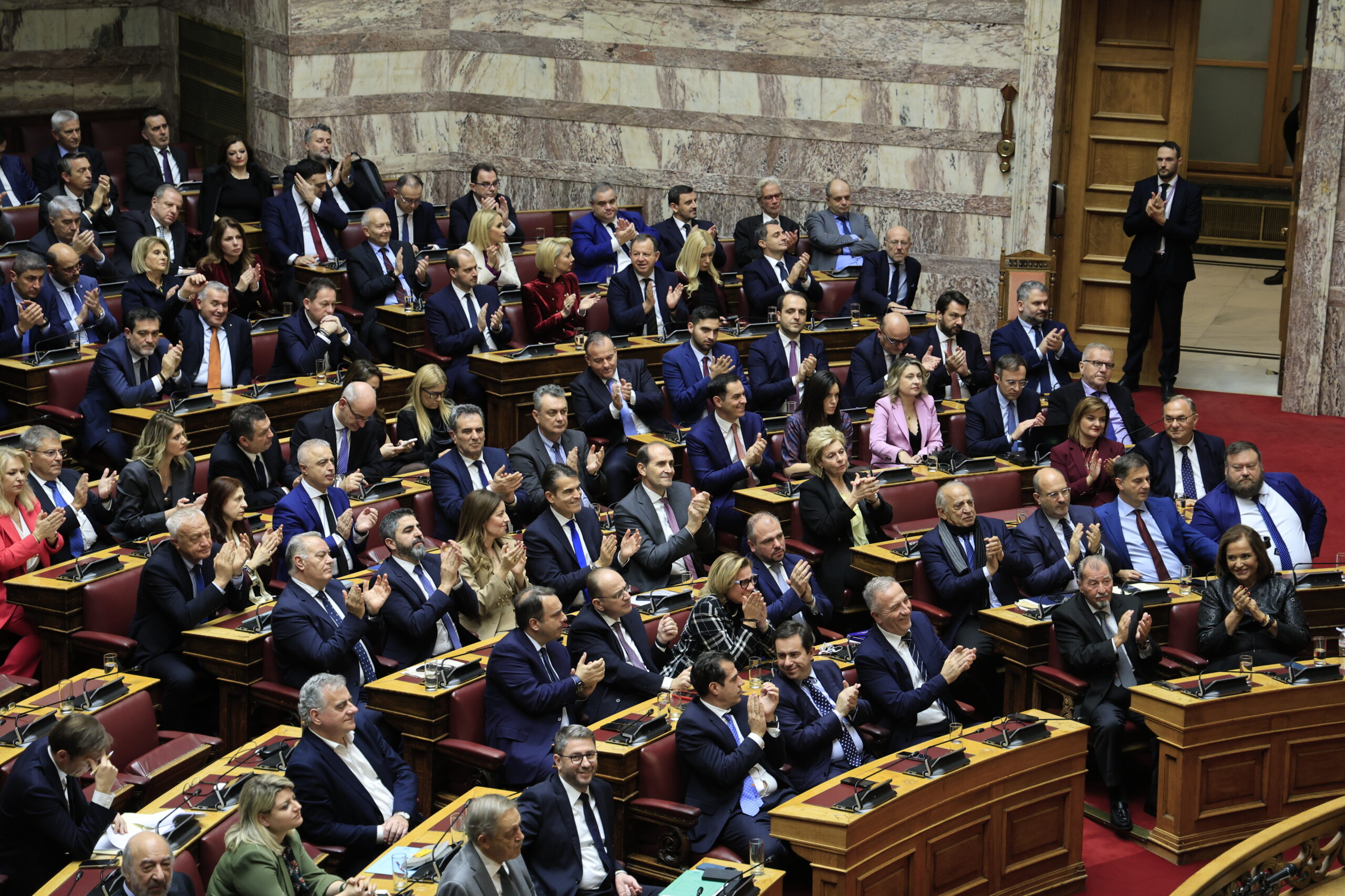 [374299] ΣΥΖΗΤΗΣΗ ΣΤΗΝ ΟΛΟΜΕΛΕΙΑ ΤΗΣ ΒΟΥΛΗΣ ΤΟΥ Ν/Σ ΤΟΥ ΥΠΟΥΡΓΕΙΟΥ ΟΙΚΟΝΟΜΙΚΩΝ "ΚΥΡΩΣΗ ΤΟΥ ΚΡΑΤΙΚΟΥ ΠΡΟΫΠΟΛΟΓΙΣΜΟΥ ΟΙΚΟΝΟΜΙΚΟΥ ΕΤΟΥΣ 2025" / 5η ΗΜΕΡΑ	(ΓΙΩΡΓΟΣ ΚΟΝΤΑΡΙΝΗΣ/EUROKINISSI)