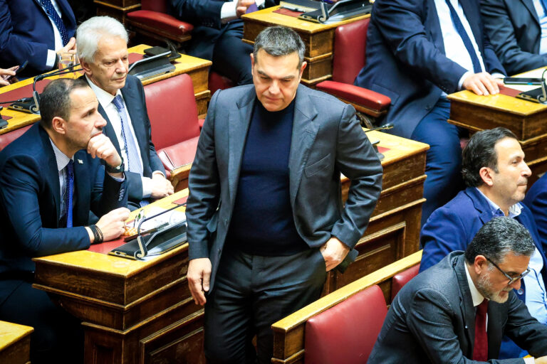 Αλ. Τσίπρας: Υπερψήφισε τις δαπάνες για την άμυνα – Διερεύνηση για τεχνικό λάθος που εμφανίζει καταψήφιση