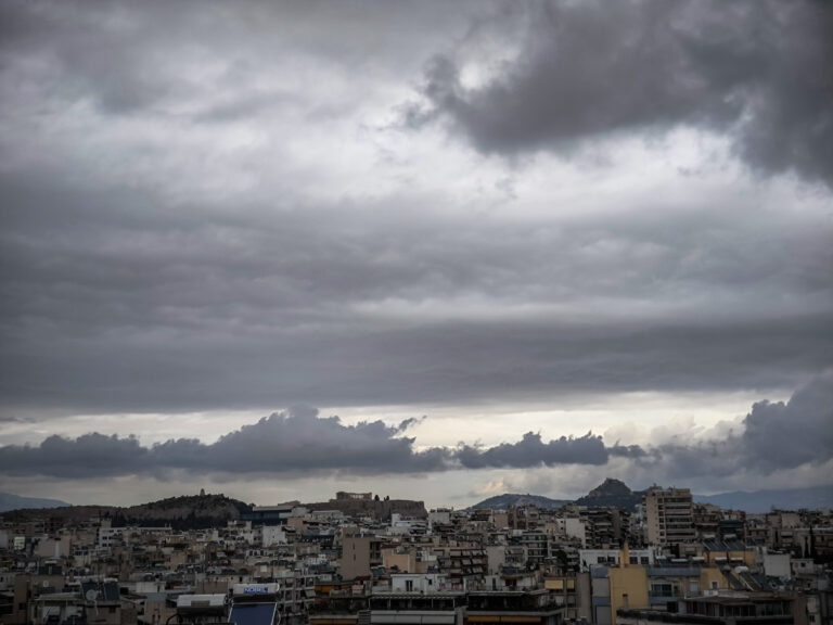 Καιρός: Βροχές, βοριάδες 9 μποφόρ στο Αιγαίο, χιόνια και χαμηλές θερμοκρασίες – Πρόγνωση από την Α. Τυράσκη
