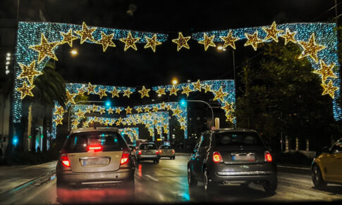 Σε ύψη ρεκόρ ο χρυσός λόγω των προσδοκιών για μειώσεις επιτοκίων από τη Fed