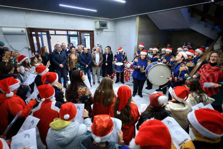 Ξεκίνησαν τα κάλαντα στους τοπικούς άρχοντες της Λάρισας